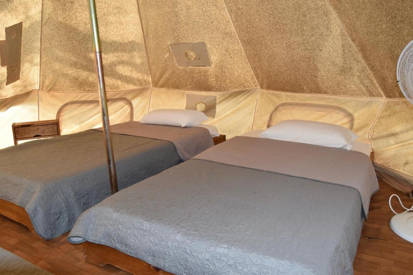 Camping Oliana المظهر الخارجي الصورة
